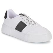 Lage Sneakers Armani Exchange XDX134