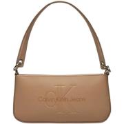 Tas Calvin Klein Jeans SCULPTED SHOULDER POUCH25 MONO K60K610679