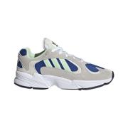 Lage Sneakers adidas YUNG1