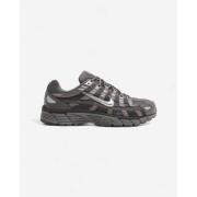 Lage Sneakers Nike P-6000 Cave Stone Medium Ash Flat Pewter Metallic S...