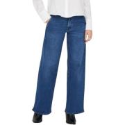 Straight Jeans Only -