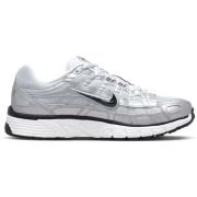 Lage Sneakers Nike WMNS P-6000 grey