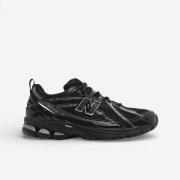 Lage Sneakers New Balance 1906R Black Grey