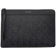 Handtasje Calvin Klein Jeans XL EMBLEM AOP EMBOSS MEDIUM ZIP LV04D1180...