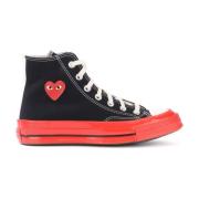 Zwarte en Rode Hoge Sneaker met Iconisch Hart Comme des Garçons Play ,...