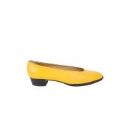 Pre-owned Leather heels Hermès Vintage , Yellow , Dames