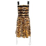 Goud/Zwart Animal Print Mouwloze Jurk met Vetersluiting Dolce & Gabban...