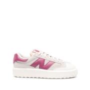 Witte Sneakers met Kalfsleer en Mesh Panelen New Balance , White , Dam...