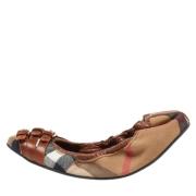 Pre-owned Canvas flats Burberry Vintage , Brown , Dames