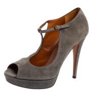 Pre-owned Suede sandals Gucci Vintage , Gray , Dames