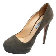 Pre-owned Suede heels Prada Vintage , Gray , Dames