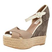 Pre-owned Fabric sandals Valentino Vintage , Beige , Dames