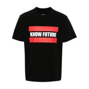 Zwarte Know Future T-shirt met Voorkant Print Sacai , Black , Heren