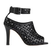 Zwarte Leren Sandalen met Laseruitsnijding Manolo Blahnik , Black , Da...