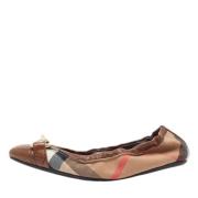 Pre-owned Canvas flats Burberry Vintage , Brown , Dames