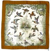 Pre-owned Silk scarves Hermès Vintage , Multicolor , Dames