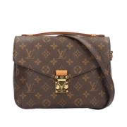 Pre-owned Canvas shoulder-bags Louis Vuitton Vintage , Brown , Dames