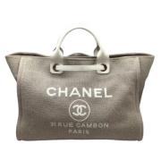 Pre-owned Leather totes Chanel Vintage , Gray , Dames