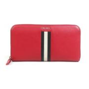 Pre-owned Leather wallets Prada Vintage , Red , Dames