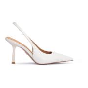 Off white pumps op een slanke stiletto met een vierkante hak Kazar , W...