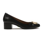 Lage leren pumps met metalen versiering Kazar , Black , Dames