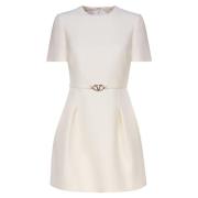 Witte Kleine Jurk met Vlogo Gesp Valentino Garavani , White , Dames