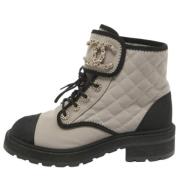 Pre-owned Canvas boots Chanel Vintage , Beige , Dames