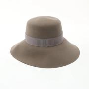 Pre-owned Wool hats Hermès Vintage , Beige , Unisex