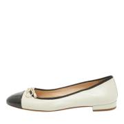 Pre-owned Leather flats Prada Vintage , Beige , Dames