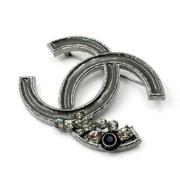 Pre-owned Metal brooches Chanel Vintage , Gray , Dames