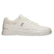 Moderne minimalistische tennissneakers voor de stad On Running , White...