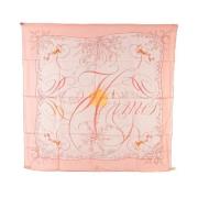 Pre-owned Silk scarves Hermès Vintage , Pink , Dames