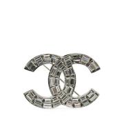 Pre-owned Metal brooches Chanel Vintage , Gray , Dames