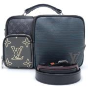 Pre-owned Canvas shoulder-bags Louis Vuitton Vintage , Black , Dames