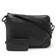 Pre-owned Leather shoulder-bags Louis Vuitton Vintage , Black , Heren