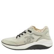 Pre-owned Fabric sneakers Chanel Vintage , Gray , Dames