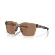 Sportieve zonnebril met uniek ontwerp Oakley , Brown , Unisex