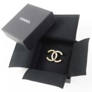 Pre-owned Metal brooches Chanel Vintage , Yellow , Dames