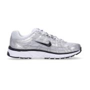 Witte Lage Schoen met Metalen Accenten Nike , Gray , Dames