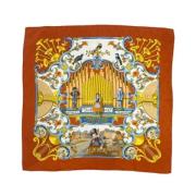 Pre-owned Silk scarves Hermès Vintage , Orange , Dames