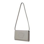 Elegante leren tas met reliëfembleem Munthe , Gray , Dames