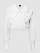 Korte blouse met vetersluiting, model 'Della'