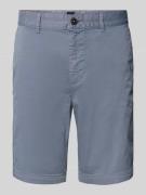 Korte slim fit chino met riemlussen