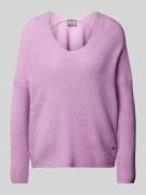 Gebreide pullover met afgeronde V-hals, model 'THORA'