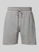 Regular fit sweatshorts met labelopschrift