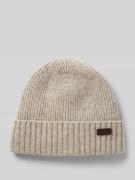 'Beanie met labelbadge