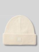 'Beanie met labelbadge