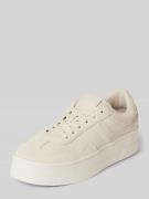 Sneakers met labeldetails