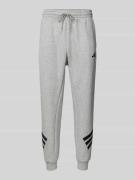 Regular fit sweatpants met labelstitching