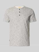 T-shirt met borstzak, model 'Henley'